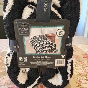 DISNEY! - Nightmare Before Christmas Feather Knit Throw - 50"x70" - NWT!!!